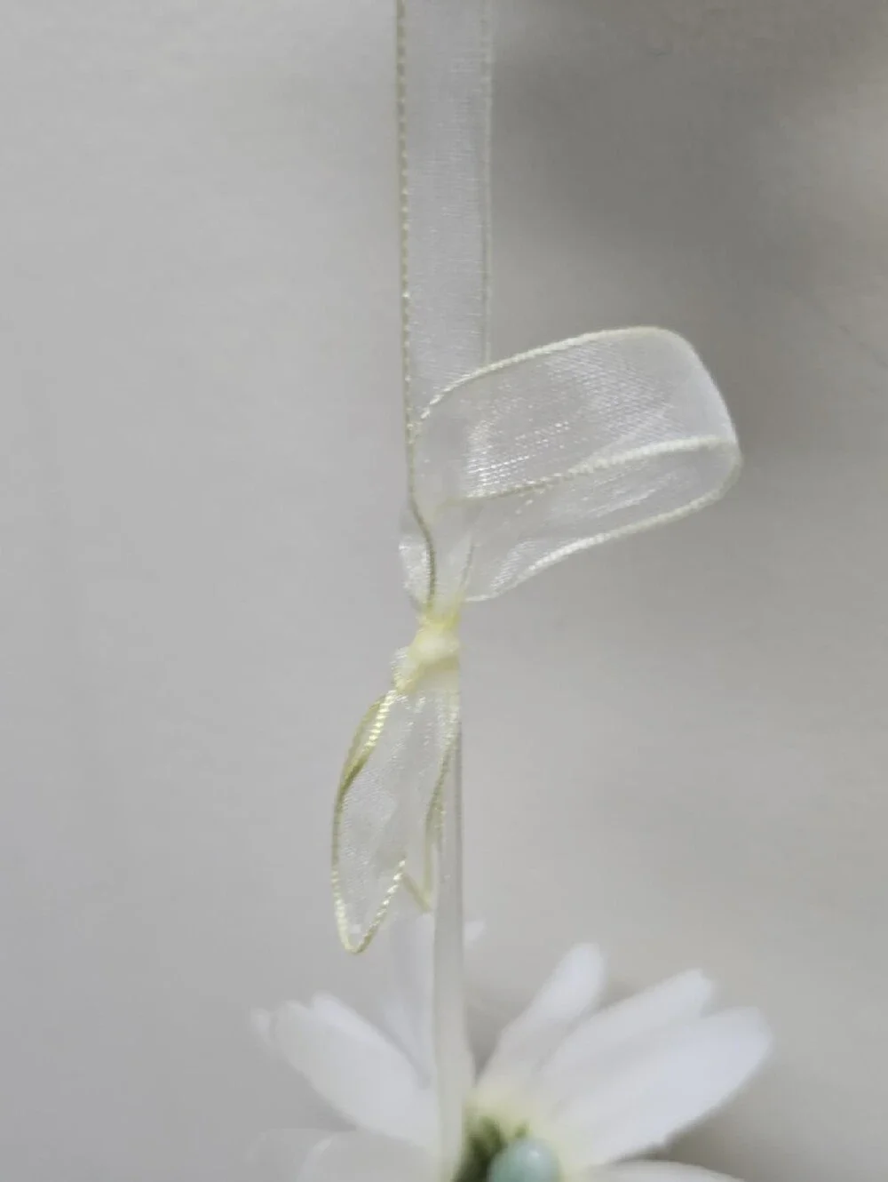 Daisy Flower Garland Strand — White with Yellow Centers